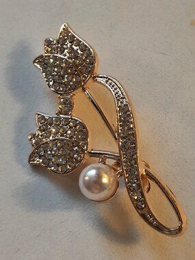 Brand New Rhinestones And Pearl Brooch